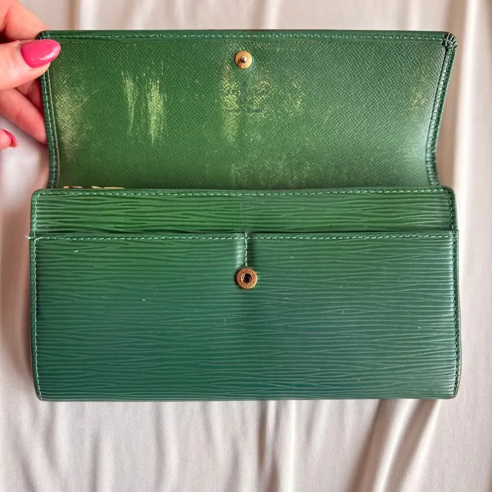 Louis Vuitton Sarah Wallet (Porte-Trésor International) Borneo Green Epi Leather
